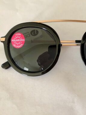 NEW Peepers‎ Round Black Polarized Sunglasses